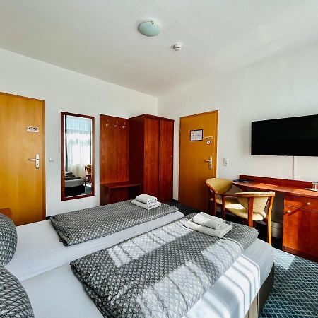 Hotel-Pension "Petridamm" Rostock Extérieur photo