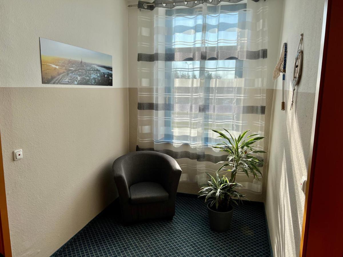 Hotel-Pension "Petridamm" Rostock Extérieur photo