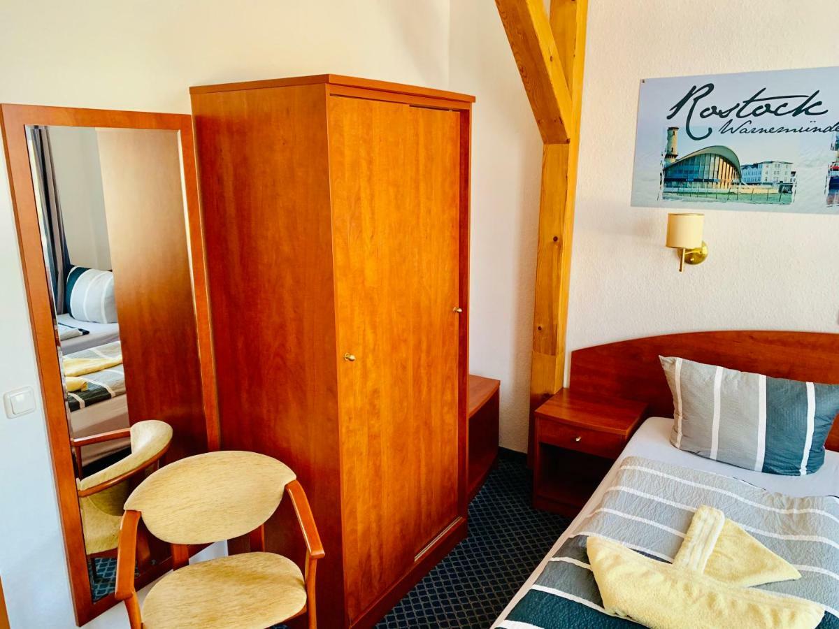 Hotel-Pension "Petridamm" Rostock Extérieur photo