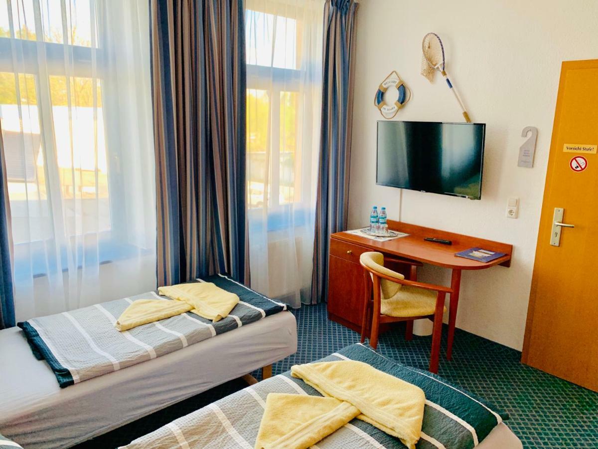 Hotel-Pension "Petridamm" Rostock Extérieur photo