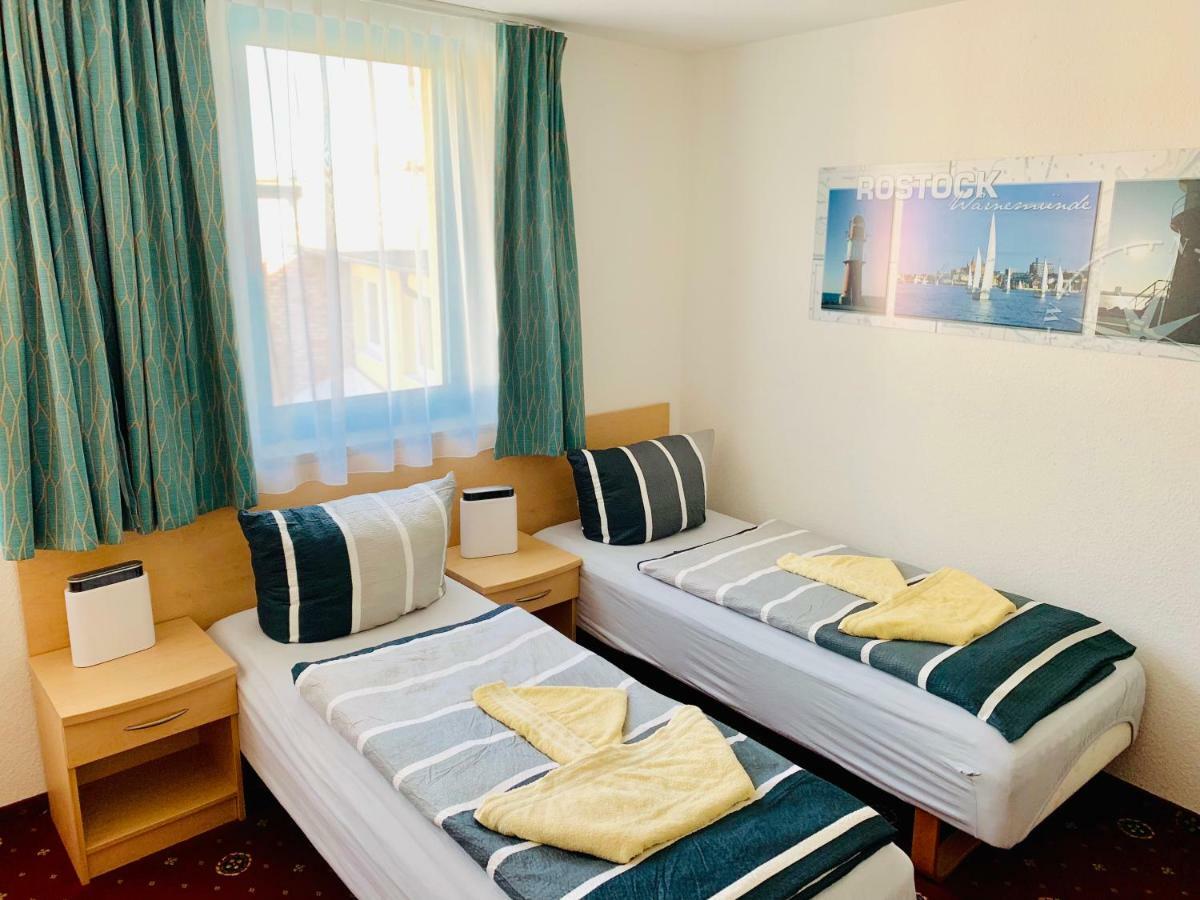 Hotel-Pension "Petridamm" Rostock Extérieur photo