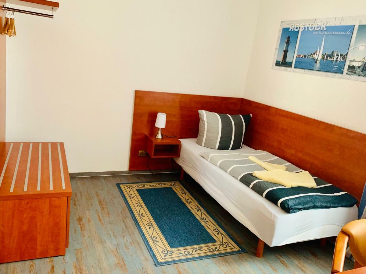 Hotel-Pension "Petridamm" Rostock Extérieur photo