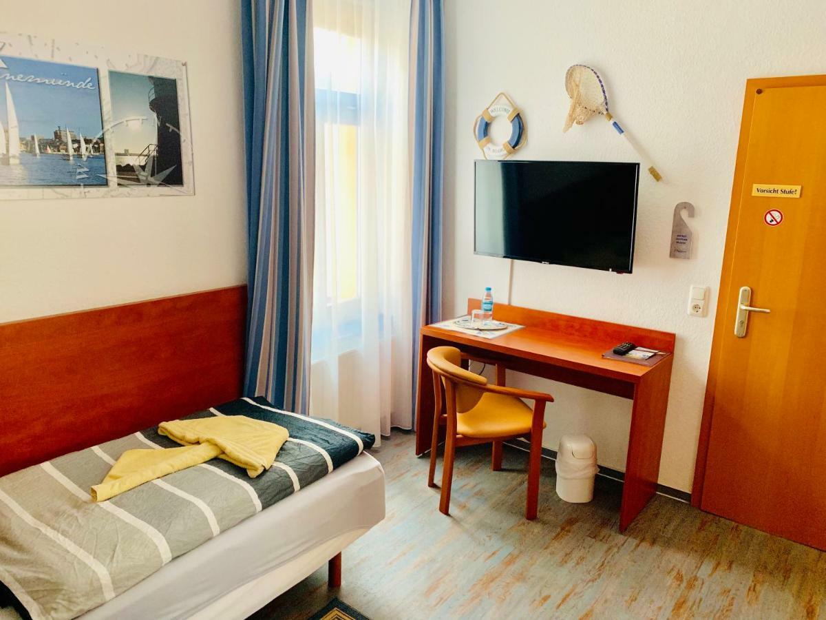 Hotel-Pension "Petridamm" Rostock Extérieur photo